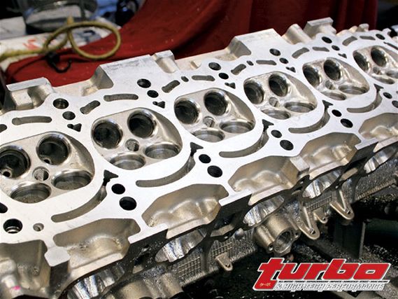 Turp_0808_03_z+toyota_supra_mkiv+champion_toyota_cylinder_head