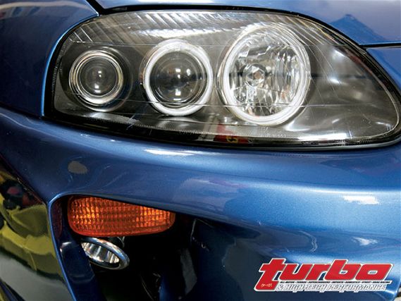 Turp_0808_14_z+toyota_supra_mkiv+champion_toyota_headlights