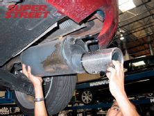 0703_130_11z+2006_honda_civic_si+stock_muffler_remove