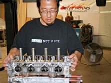 0612_ht_06_z+2005_acura_rsx_type_s+engine_head