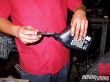 Htup_0512_06_o+honda_ls_vtec_engine_build+main_cap_bolt_lube