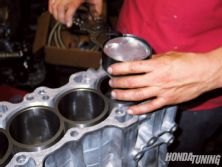 Htup_0512_14_o+honda_ls_vtec_engine_build+piston_install