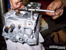 Htup_0512_20_o+honda_ls_vtec_engine_build+tapping_oil_gallery_port