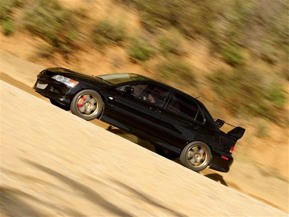 Turp_0408_01_z+mitsubishi_evolution_black+side_view