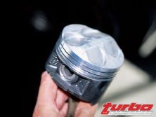 Turp_0306_09_z+1995_acura_integra_gsr+piston_head