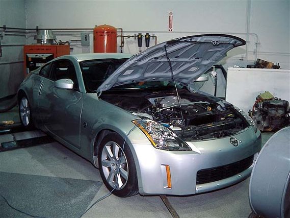 0306tur_06z+nissan_350z+right_front_view