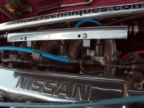0303tur_05z+Nissan_SE_R+Fuel_Rail_System