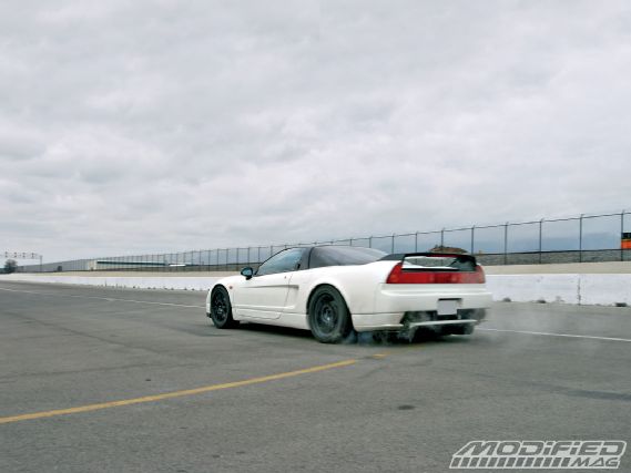 Modp_0911_01_o+project_acura_nsx_final_drive_install+smoking_tires