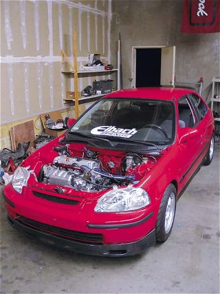 0602ht_00z+Honda_Civic_Hatchback+Front_Hoodless_View