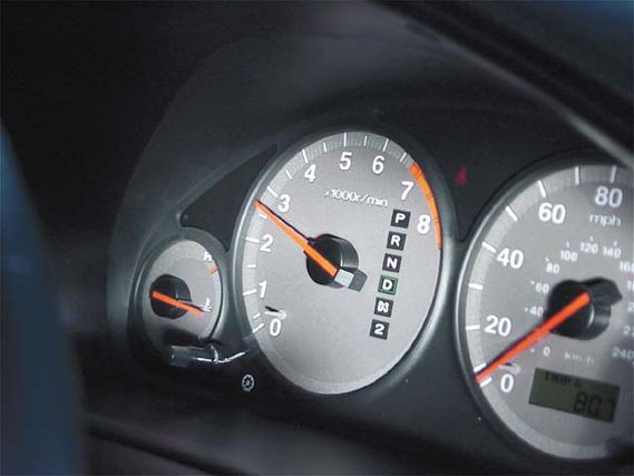 0211_02zoom+2002_Honda_Civic_EX+Gauges