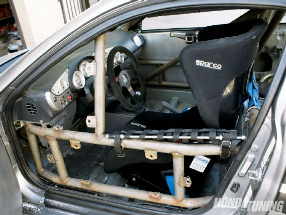 Htup_1005_08_o+custom_racing_seats+driver_seat