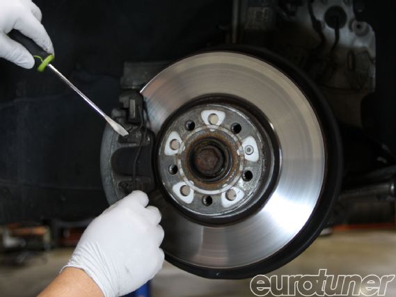 Eurp 1209 04+brembo sport rotor installation+remove retainer.JPG