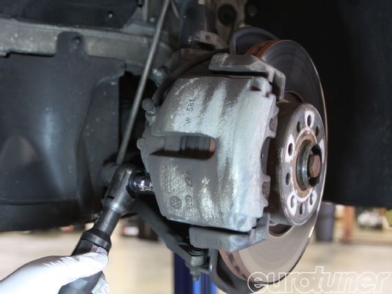 Eurp 1209 05+brembo sport rotor installation+remove caliper.JPG