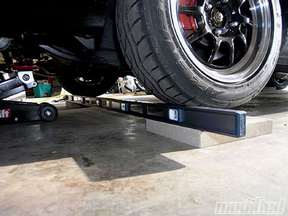 Modp_1010_02_o+DIY_wheel_alignment+garage_floor_leveling