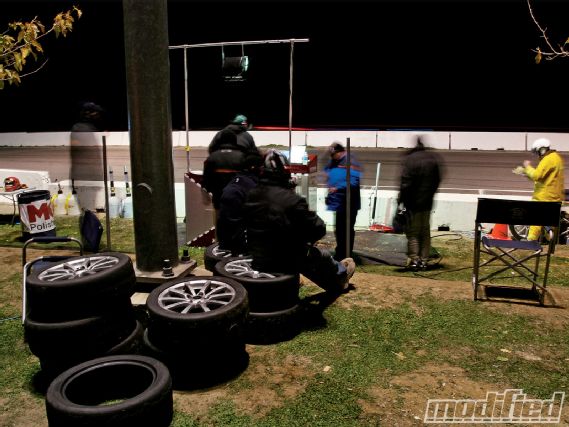 Modp_1004_03_o+bfgoodrich_gforce_r1_ultimate_racing_tire+24_hours_of_thunderhill