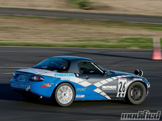 Modp_1004_02_o+bfgoodrich_gforce_r1_ultimate_racing_tire+mazda_miata