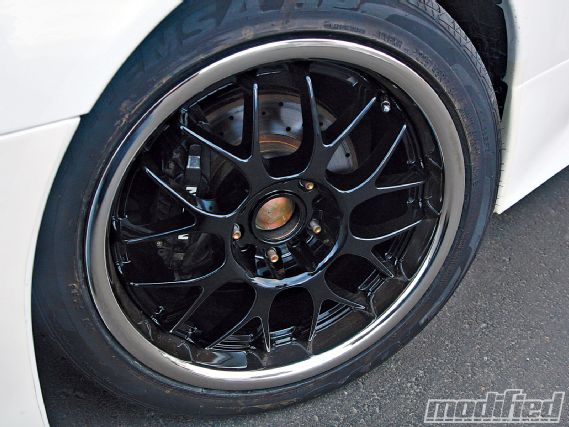 Modp_1003_04_o+toyo_extensa_HP_tire_review+mounted_tire