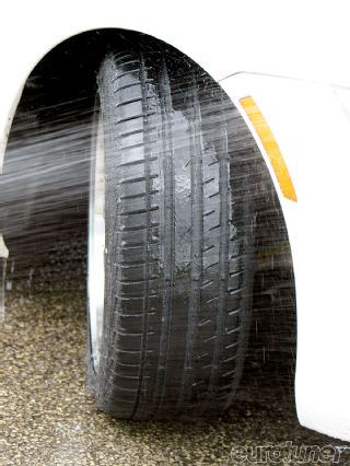 Eurp_0912_35_o+tires+wet