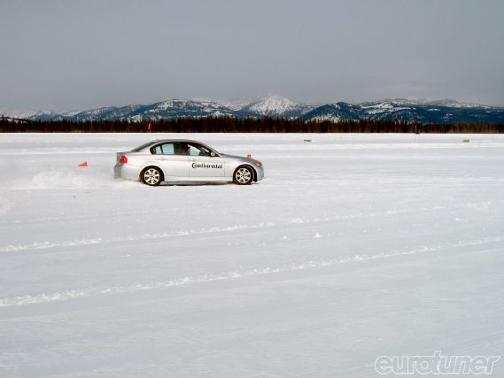 Eurp_0911_10_o+continental_tires+snow_traveling