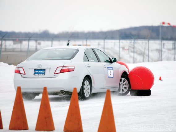 Eurp_0911_04_o+eurowinter_tires+snow_driving