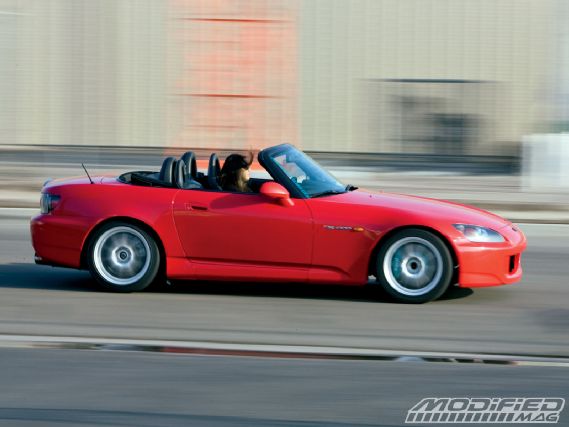 Modp_0908_03_o+bridgestone_potenza_re11_tire_review+2005_honda_s2000_side_view