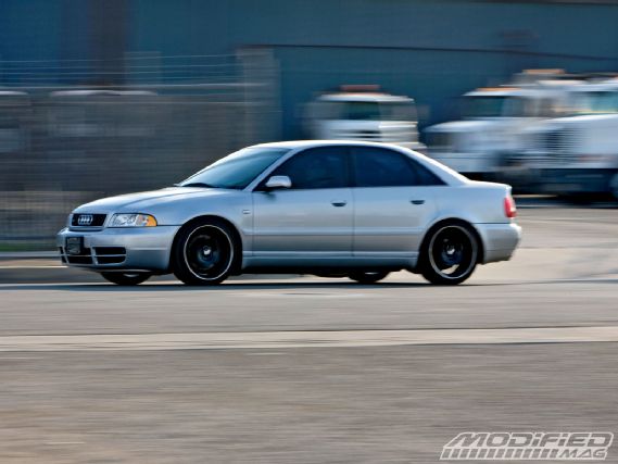 Modp_0905_02_o+kumho_ecsta_XS_tire_review+2002_audi_s4_quattro