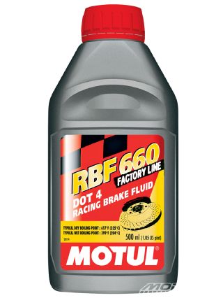 Modp_0904_18_o+brakes_buyers_guide+motul_rbf660_brake_fluid