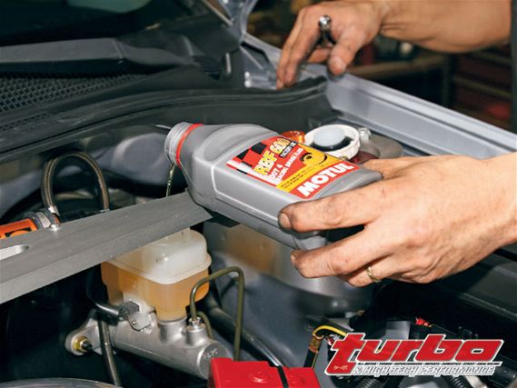 Turp_0808_12_z+mitsubishi_evolution_ix+motul_brake_fluid