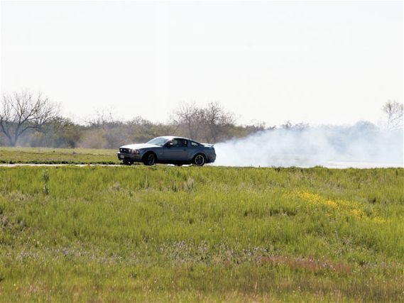 0707htup_01_z+ford_mustang+continental_tires