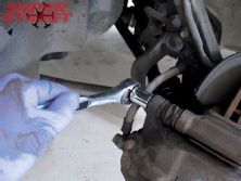 130_0704_02_z+brake_pad_installation_guide+loosen_brake_caliper_bolts