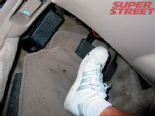 130_0704_09_z+brake_pad_installation_guide+press_brake_pedal