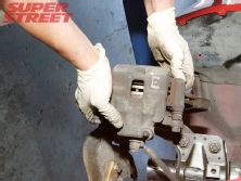 130_0705_03_z+nissan_240sx_fastbrakes_wilwood_brake_upgrade+remove_stock_caliper