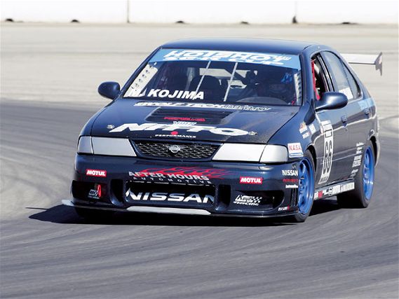 Turp_0511_01_z+nitto_tires_nt_01+nissan_race_car
