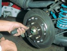0302_26zoom+Acura_RSX+Securing_Rear_Rotor
