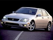 0104tur_01zoom+Lexus_IS300+Front_Driver_Side
