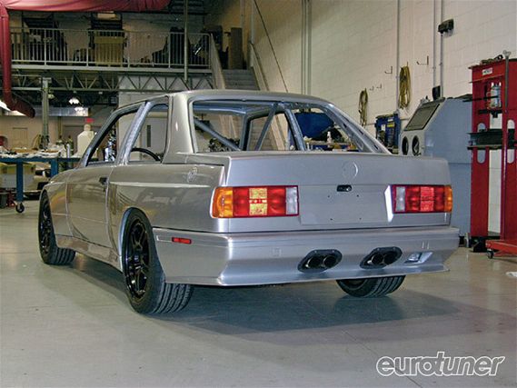 Eurp_0906_05_z+garage_projects+bmw_e30_m3