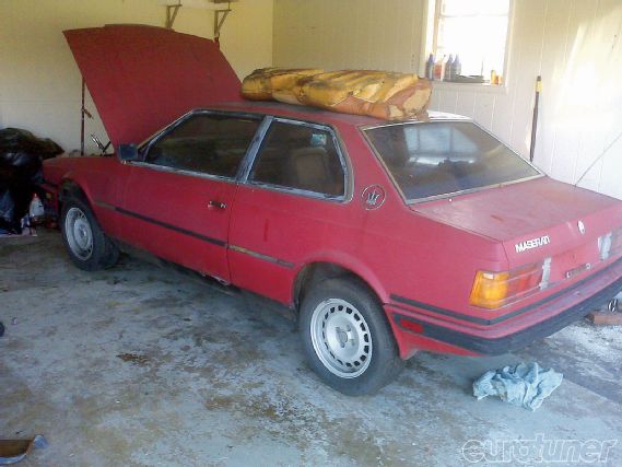 Eurp_1002_01_o+garage+maserati