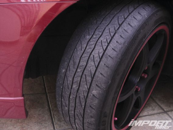 Impp_1003_02_o+1991_nissan_skyline+tire_view