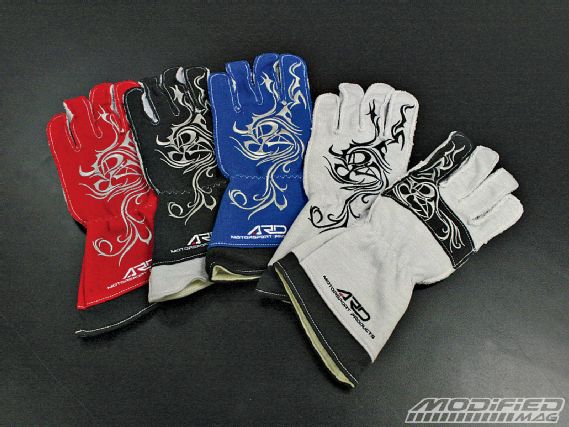 Modp_0912_03_o+racing_gear_buyers_guide+ard_272_racing_gloves
