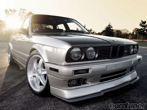 Eurp_1006_01_o+bmw_e30_325i+front_fender