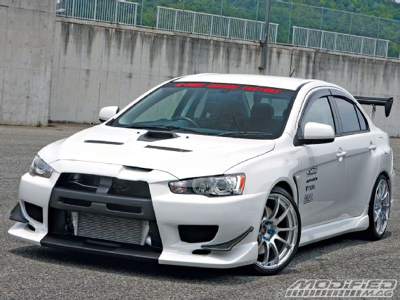 Modp_0911_19_o+aerodynamics_buyers_guide+c_wewst_evo_x_front_bumper_and_bonnet