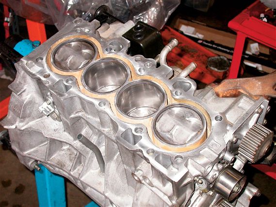 Htup_0804_30_z+honda_header_comparison+stock_b16_motor_with_probe_racing_forged_pistons