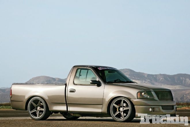 1999 Ford F 150 Lightning Front View