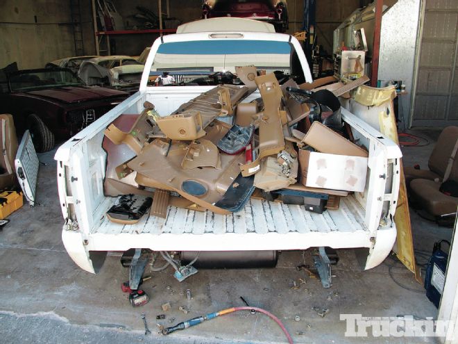 Project New Guy Part 4, Interior & Audio: 2000 Chevy Silverado
