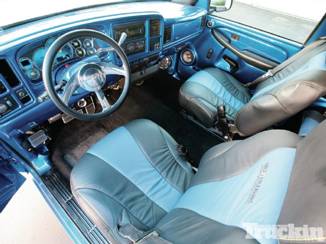 2000 Chevy Silverado interior