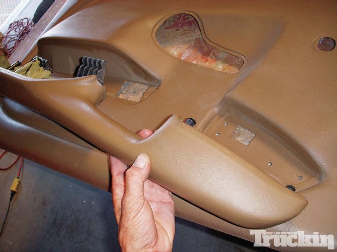 Project New Guy Part 4, Interior & Audio: 2000 Chevy Silverado