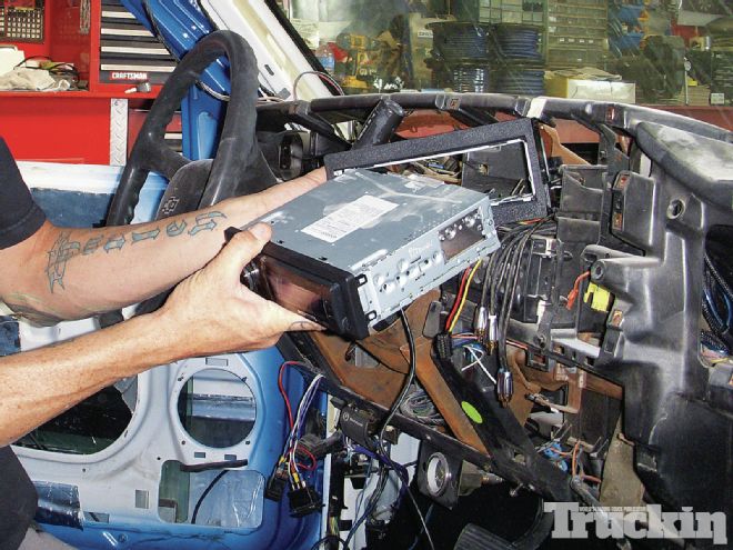 Project New Guy Part 4, Interior & Audio: 2000 Chevy Silverado