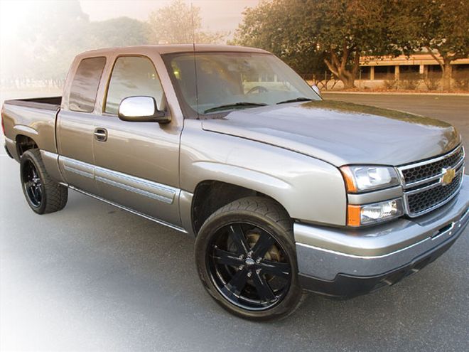 2006 Chevrolet Silverado front Passengers Side View