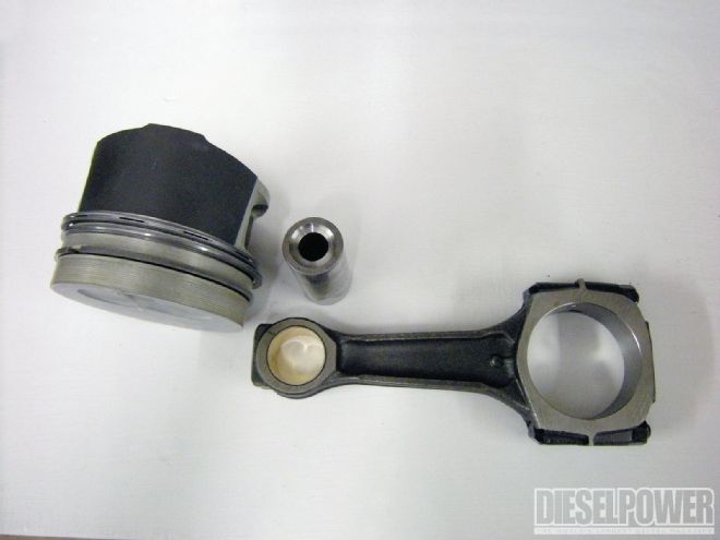 Aluminum Vs. Steel Diesel Engine Pistons