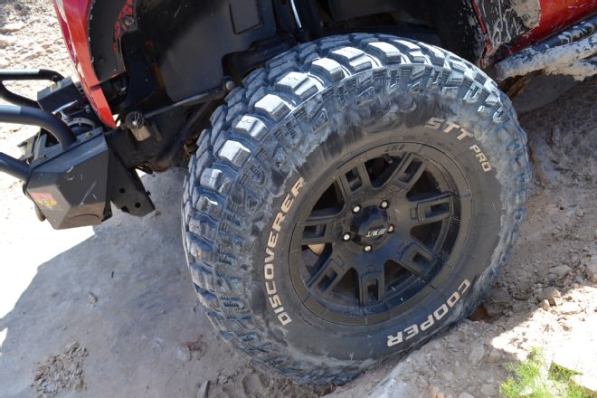 Cooper Discoverer STT Pro Sidewall Flex On Rock